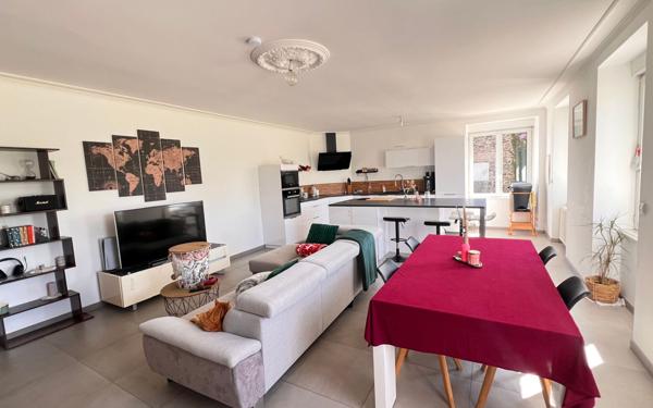 Maison à vendre    4 pièces • 166,88 m2 Plouguernével