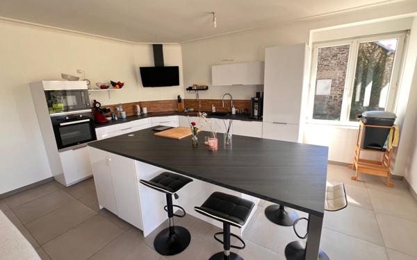 Maison à vendre    4 pièces • 166,88 m2 Plouguernével