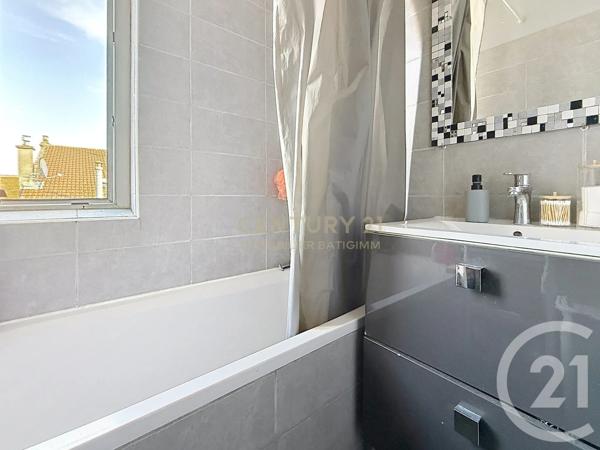 Appartement à vendre  2 pièces - 42,05 m 2   BOURGOIN JALLIEU  - 38