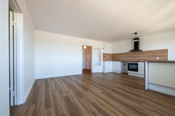 LONGJUMEAU CENTRE – Appartement 2 pièces – 50,75 m² – Grand balcon – 11ème étage – Vue dégagée – Entièrement r