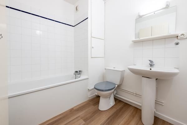 LONGJUMEAU CENTRE – Appartement 2 pièces – 50,75 m² – Grand balcon – 11ème étage – Vue dégagée – Entièrement r