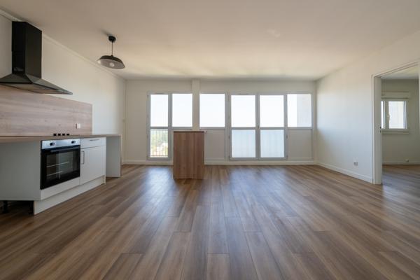 LONGJUMEAU CENTRE – Appartement 2 pièces – 50,75 m² – Grand balcon – 11ème étage – Vue dégagée – Entièrement r