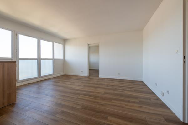 LONGJUMEAU CENTRE – Appartement 2 pièces – 50,75 m² – Grand balcon – 11ème étage – Vue dégagée – Entièrement r