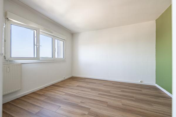 LONGJUMEAU CENTRE – Appartement 2 pièces – 50,75 m² – Grand balcon – 11ème étage – Vue dégagée – Entièrement r