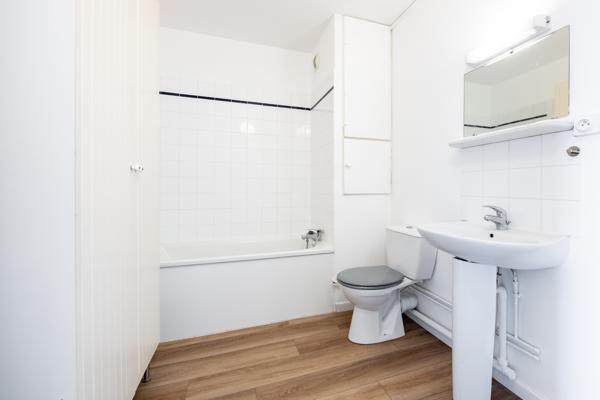LONGJUMEAU CENTRE – Appartement 2 pièces – 50,75 m² – Grand balcon – 11ème étage – Vue dégagée – Entièrement r