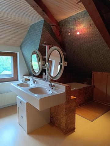 Maison familiale avec 5 chambres + revenu locatif