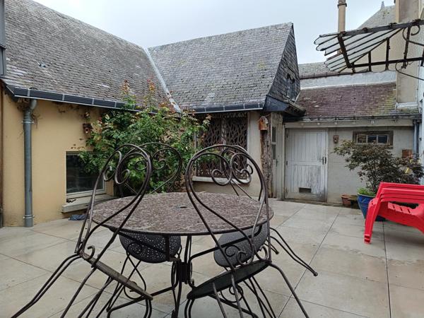 Maison familiale avec 5 chambres + revenu locatif