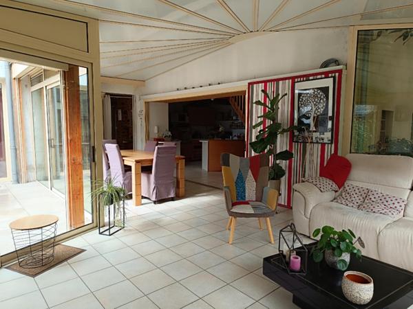 Maison familiale avec 5 chambres + revenu locatif