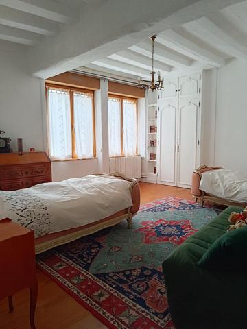 Maison familiale avec 5 chambres + revenu locatif