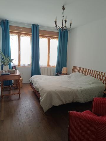 Maison familiale avec 5 chambres + revenu locatif