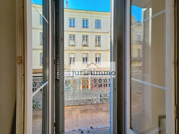 Orange (84100) joli appartement en hyper centre avec balcon 69m² bel emplacement