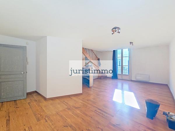 Orange (84100) joli appartement en hyper centre avec balcon 69m² bel emplacement
