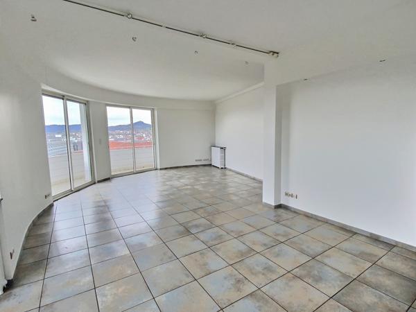 Appartement Clermont Ferrand - 3 piece(s) - 120 m²  balcon, parking et cave