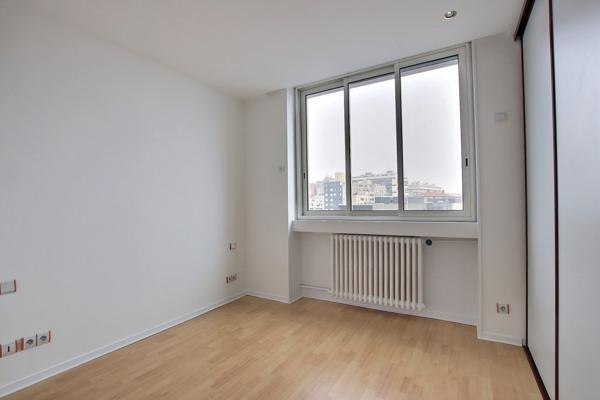 Appartement Clermont Ferrand - 3 piece(s) - 120 m²  balcon, parking et cave