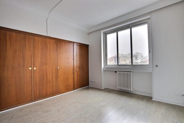 Appartement Clermont Ferrand - 3 piece(s) - 120 m²  balcon, parking et cave