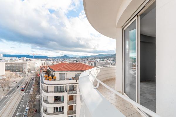 Appartement Clermont Ferrand - 3 piece(s) - 120 m²  balcon, parking et cave