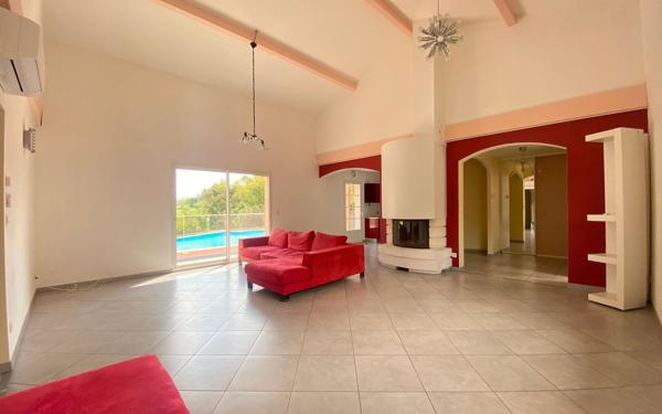 Maison à vendre    6 pièces •  Montalzat