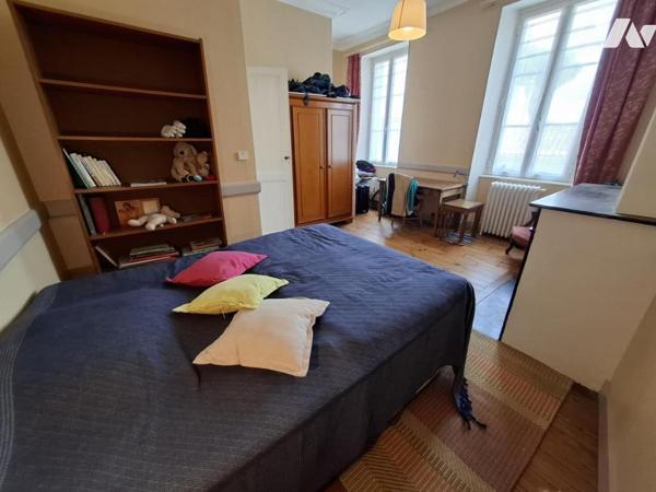 Maison en pierre de 156 m² hab - 4 chambres - SAINTES Rive Gauche - quartier Historique 