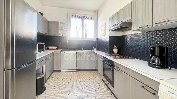 ROYAN, Quartier Eglise Notre-Dame : T3 de 93 m² au 1er étage avec balcon et jardin partagé