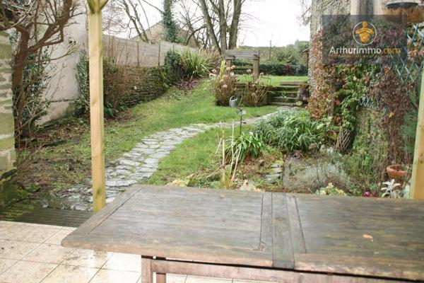Vente                                                      Maison
                        
                     8 pièces                      153 m2                     à Josselin