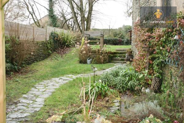 Vente                                                      Maison
                        
                     8 pièces                      153 m2                     à Josselin