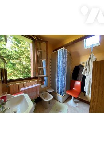 Plage et commerces à pied pour cette maison sur 1043m² de jardin