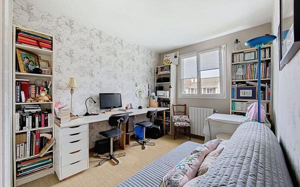 Maison à vendre    5 pièces • 95 m2 Voisins-le-Bretonneux