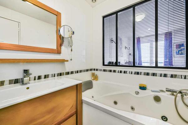 Paris (75018) appartement avec terrasse, jardin et parking à Montmartre