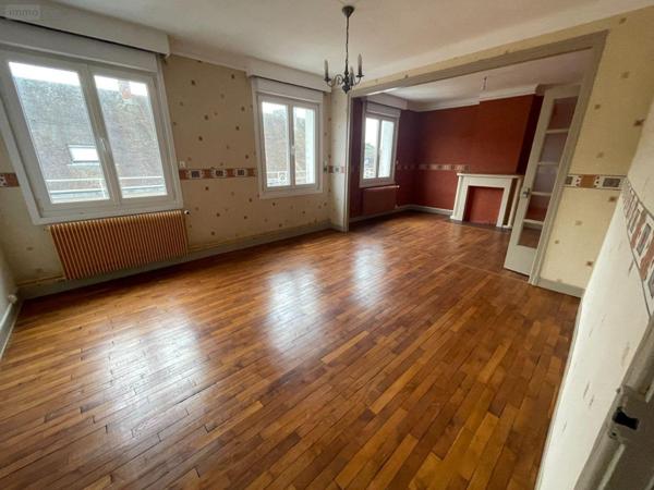 Immeuble de rapport à vendre à Saint-Pol-sur-Ternoise dans le Pas-de-Calais (62130), ref : 2334   
CENTRE