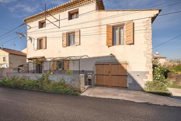 EGUILLES : Bastide T5 en R+2 d'environ 150 m² avec 4 grandes chambres