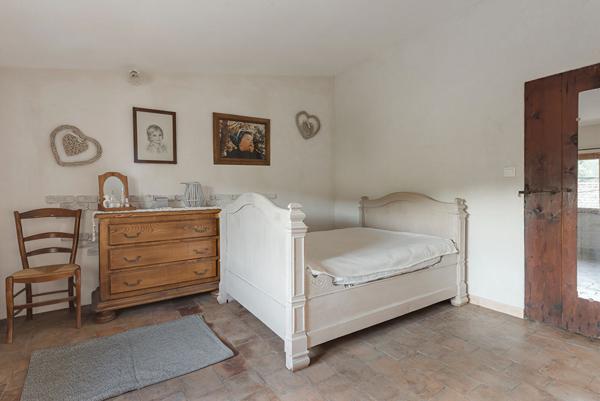 EGUILLES : Bastide T5 en R+2 d'environ 150 m² avec 4 grandes chambres