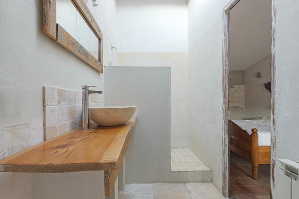 EGUILLES : Bastide T5 en R+2 d'environ 150 m² avec 4 grandes chambres