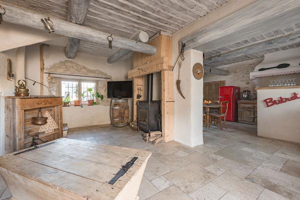 EGUILLES : Bastide T5 en R+2 d'environ 150 m² avec 4 grandes chambres