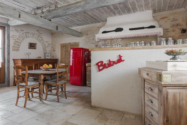 EGUILLES : Bastide T5 en R+2 d'environ 150 m² avec 4 grandes chambres