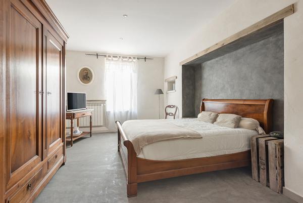 EGUILLES : Bastide T5 en R+2 d'environ 150 m² avec 4 grandes chambres