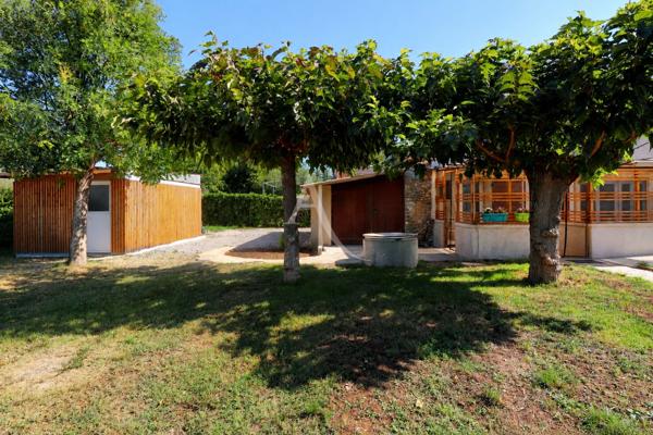 VILLA LUMINEUSE AU CALME AVEC TERRASSE DEPENDANCE GARAGE JARDIN ARBORE PUIT