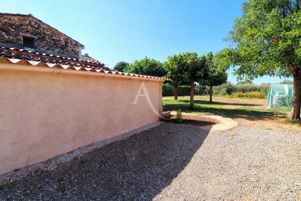 VILLA LUMINEUSE AU CALME AVEC TERRASSE DEPENDANCE GARAGE JARDIN ARBORE PUIT