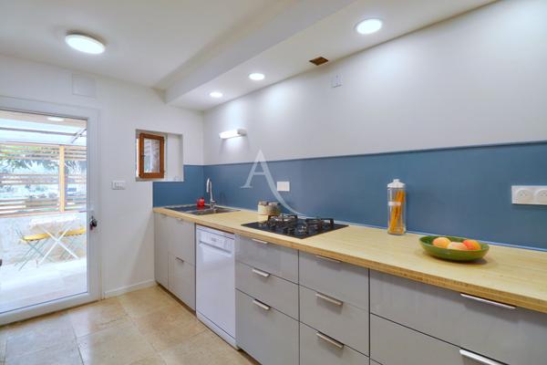 VILLA LUMINEUSE AU CALME AVEC TERRASSE DEPENDANCE GARAGE JARDIN ARBORE PUIT