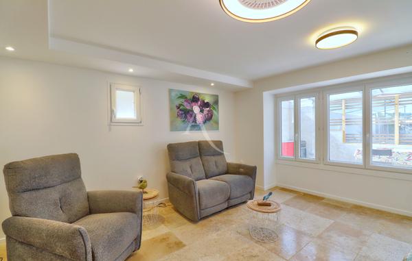VILLA LUMINEUSE AU CALME AVEC TERRASSE DEPENDANCE GARAGE JARDIN ARBORE PUIT