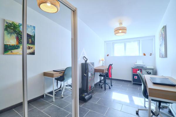 VILLA LUMINEUSE AU CALME AVEC TERRASSE DEPENDANCE GARAGE JARDIN ARBORE PUIT