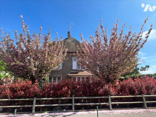 CONDE EN NORMANDIE CENTRE VILLE MAISON DE 8 PIECES