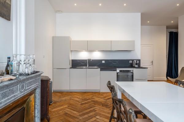 LYON 6 - PUVIS de CHAVANNES- Appartement de 203,59 m² - 5 chambres - balcon - 1 Cave