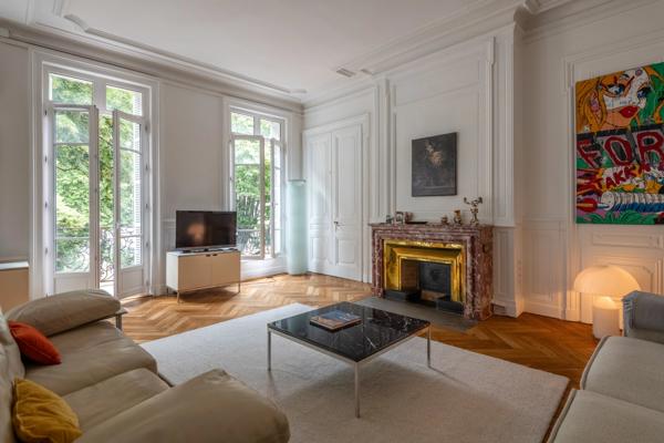 LYON 6 - PUVIS de CHAVANNES- Appartement de 203,59 m² - 5 chambres - balcon - 1 Cave