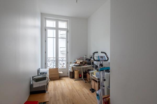LYON 6 - PUVIS de CHAVANNES- Appartement de 203,59 m² - 5 chambres - balcon - 1 Cave