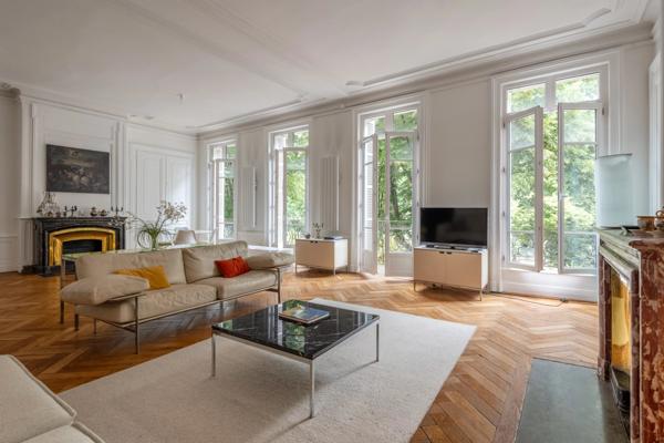 LYON 6 - PUVIS de CHAVANNES- Appartement de 203,59 m² - 5 chambres - balcon - 1 Cave