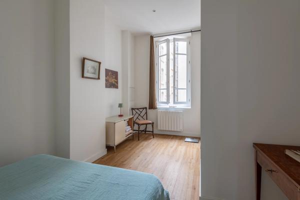 LYON 6 - PUVIS de CHAVANNES- Appartement de 203,59 m² - 5 chambres - balcon - 1 Cave