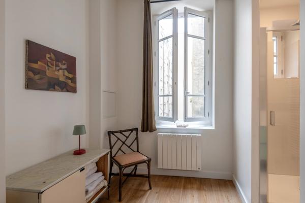 LYON 6 - PUVIS de CHAVANNES- Appartement de 203,59 m² - 5 chambres - balcon - 1 Cave