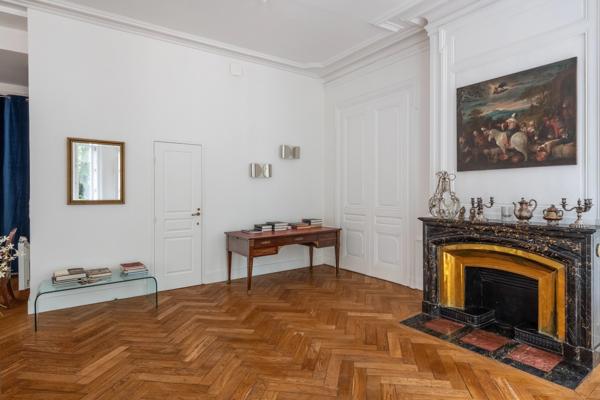 LYON 6 - PUVIS de CHAVANNES- Appartement de 203,59 m² - 5 chambres - balcon - 1 Cave