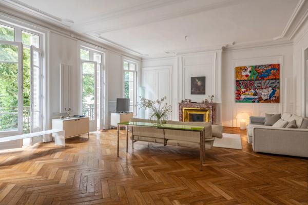LYON 6 - PUVIS de CHAVANNES- Appartement de 203,59 m² - 5 chambres - balcon - 1 Cave