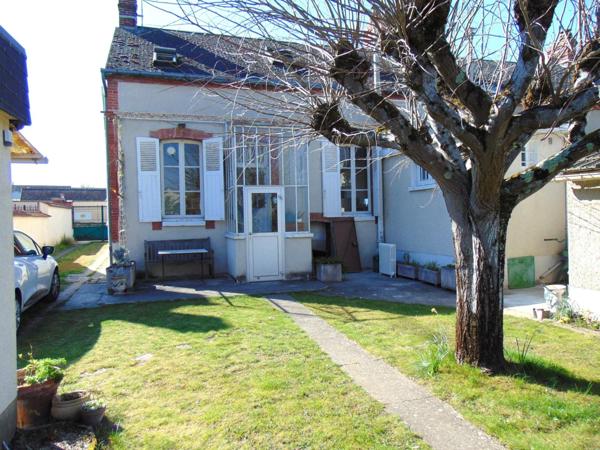 MAISON 4 CHAMBRES, GARE SNCF ET COMMERCES ACCESSIBLES A PIED